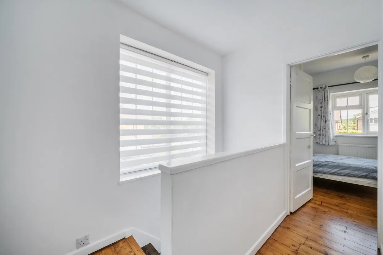 Manor Road North, Thames Ditton KT7 photo 12