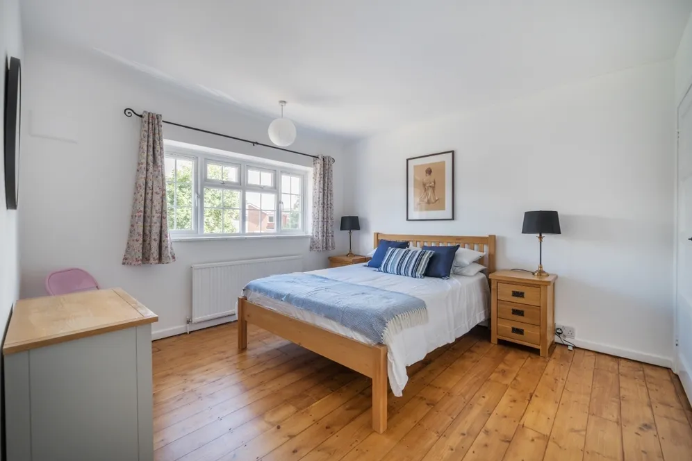 Manor Road North, Thames Ditton KT7 photo 13