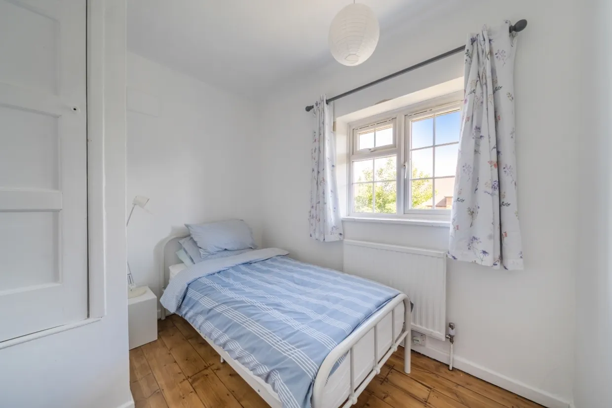 Manor Road North, Thames Ditton KT7 photo 16