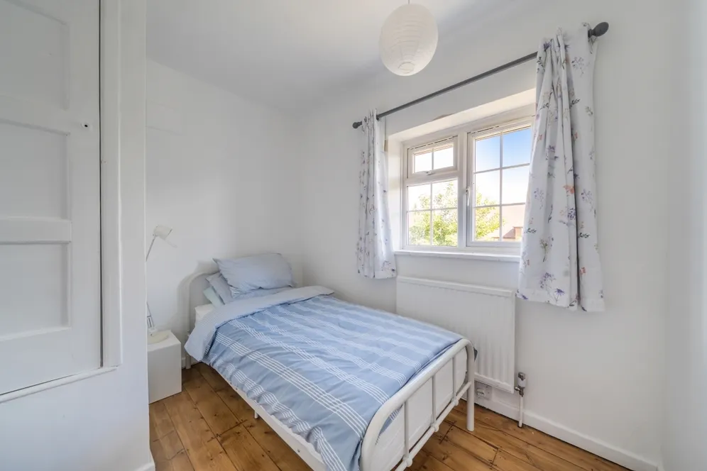 Manor Road North, Thames Ditton KT7 photo 16