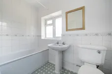 Manor Road North, Thames Ditton KT7 photo 17