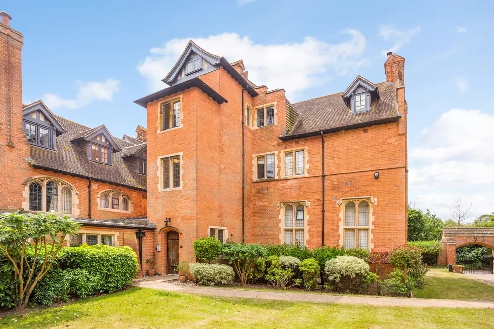 Abbey Gardens Upper Woolhampton RG7 photo 18