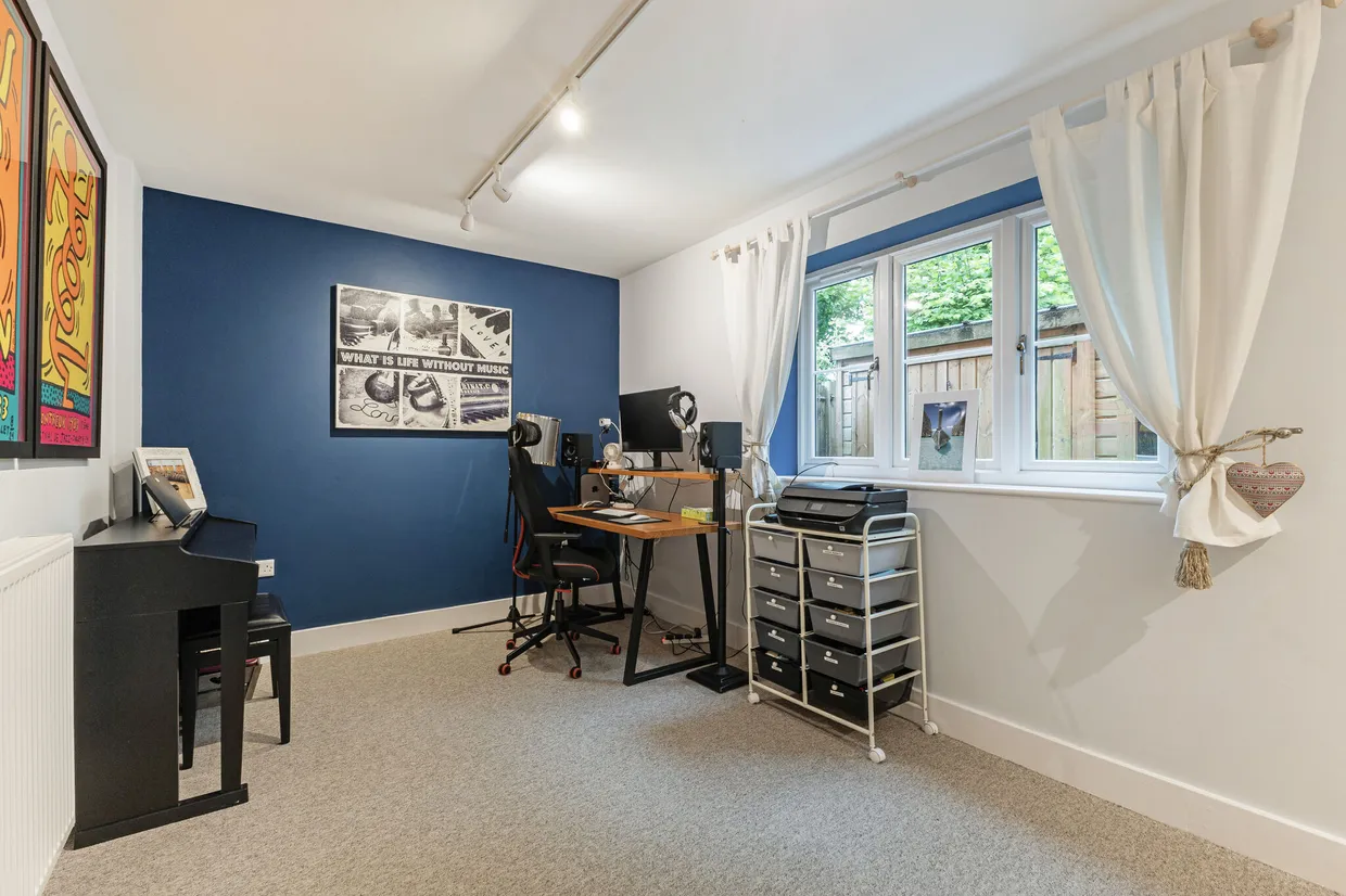 Handyside Place, Four Marks, GU34 photo 12