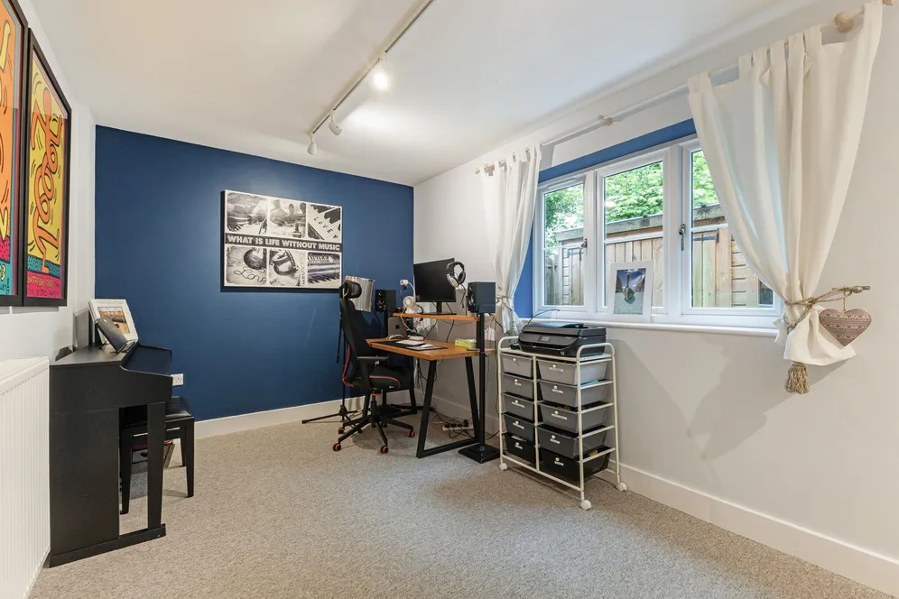 Handyside Place, Four Marks, GU34 photo 12