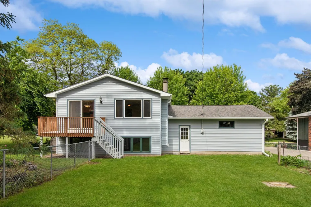 229 21st Ave S, South Saint Paul, MN 55075