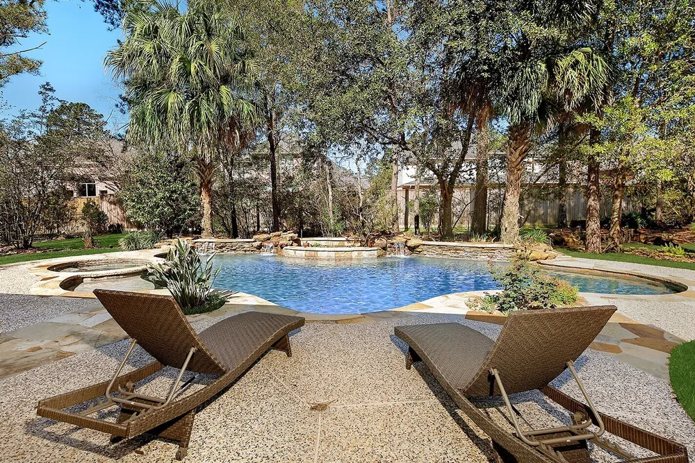 22 W Bracebridge Circle, The Woodlands, TX 77382