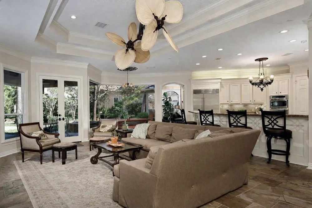 22 W Bracebridge Circle, The Woodlands, TX 77382