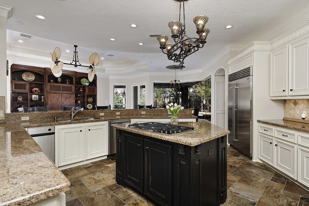 22 W Bracebridge Circle, The Woodlands, TX 77382