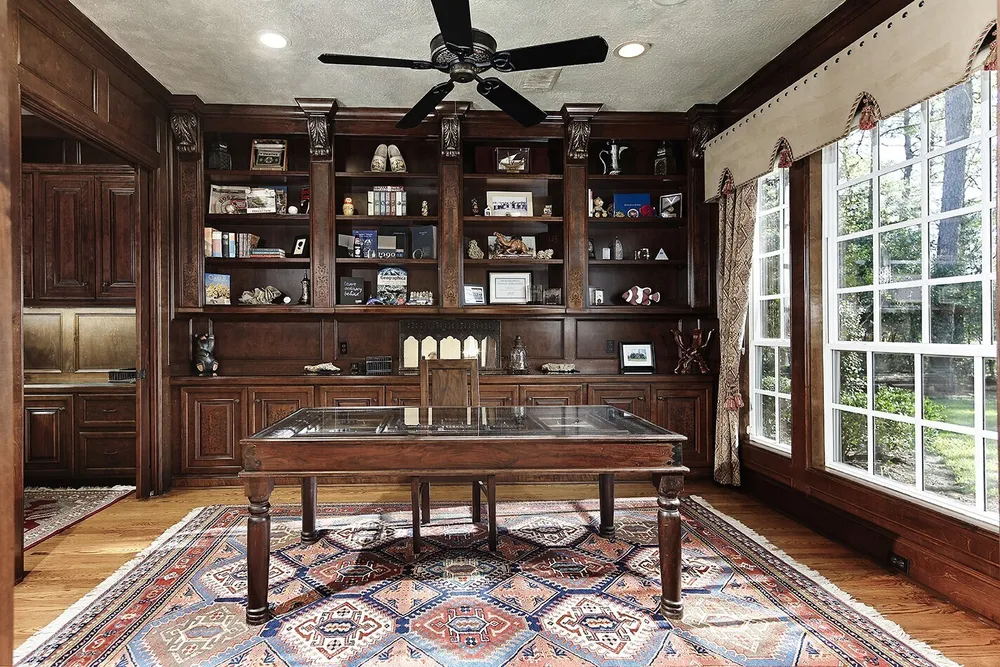 22 W Bracebridge Circle, The Woodlands, TX 77382