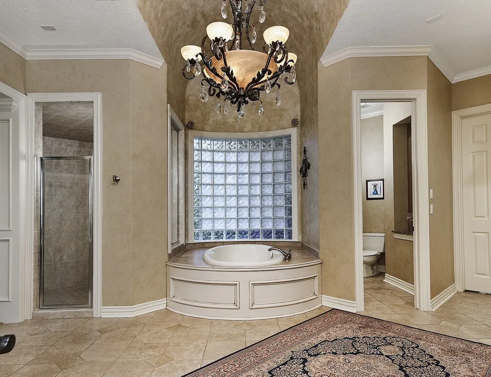 22 W Bracebridge Circle, The Woodlands, TX 77382