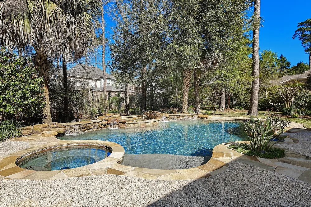 22 W Bracebridge Circle, The Woodlands, TX 77382