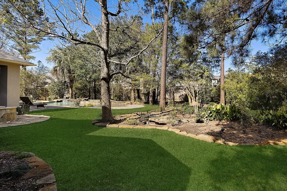 22 W Bracebridge Circle, The Woodlands, TX 77382