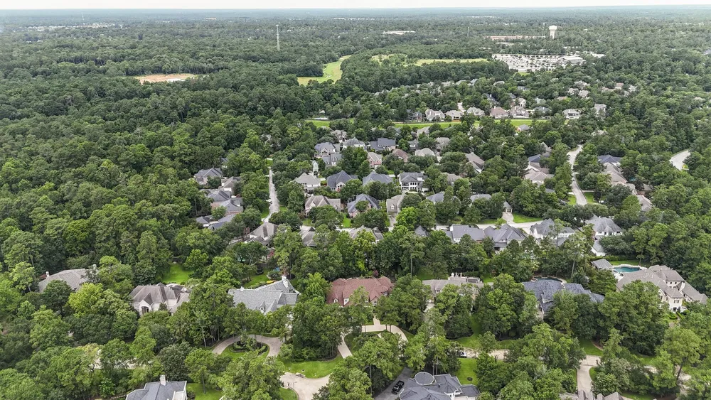 22 W Bracebridge Circle, The Woodlands, TX 77382