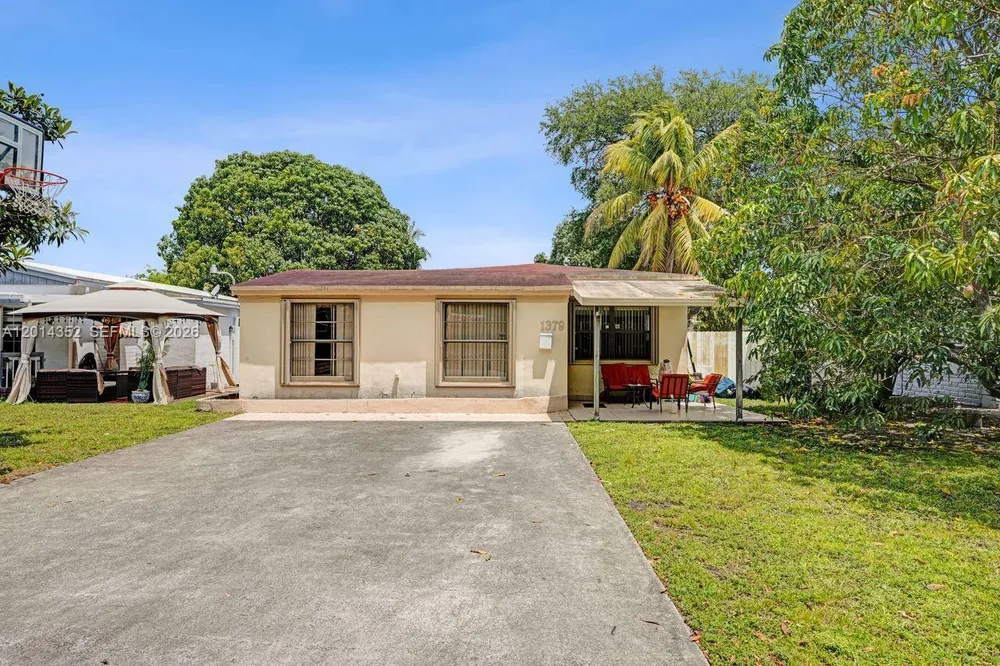 1379 NE 177th St, North Miami Beach, FL 33162
