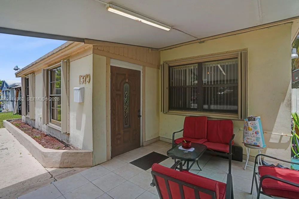 1379 NE 177th St, North Miami Beach, FL 33162