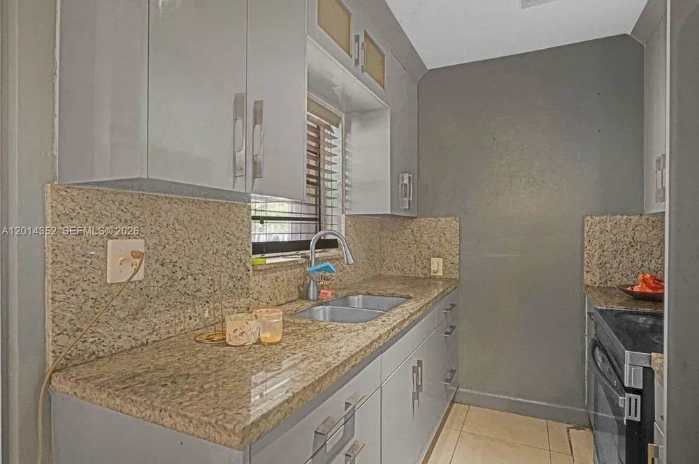 1379 NE 177th St, North Miami Beach, FL 33162