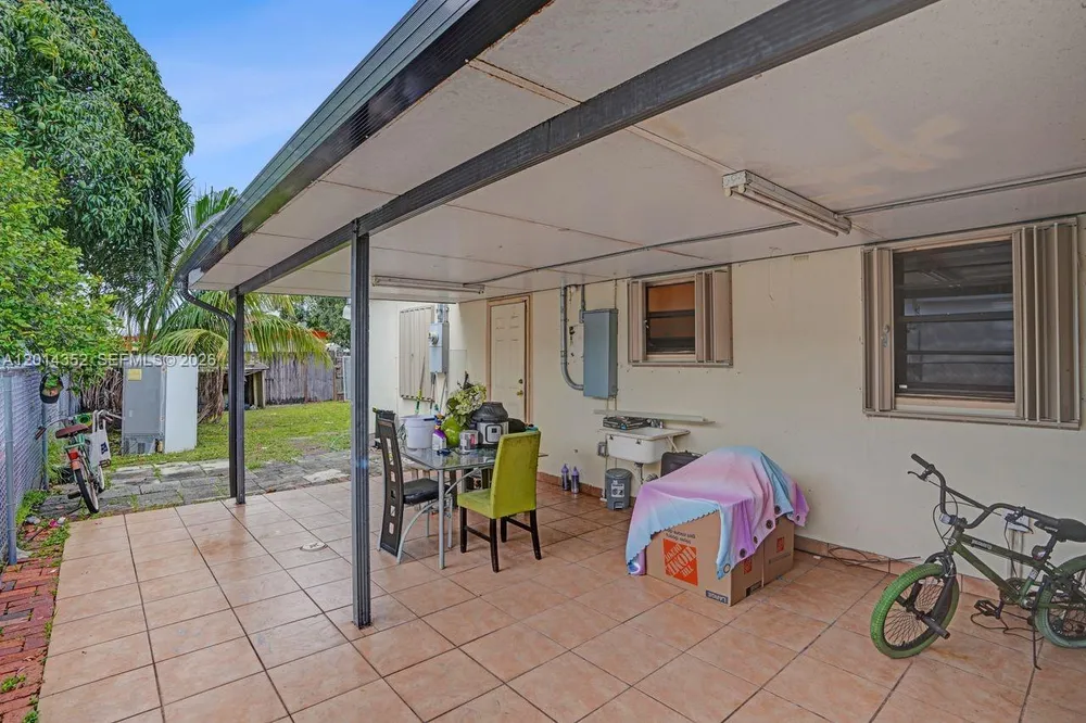 1379 NE 177th St, North Miami Beach, FL 33162