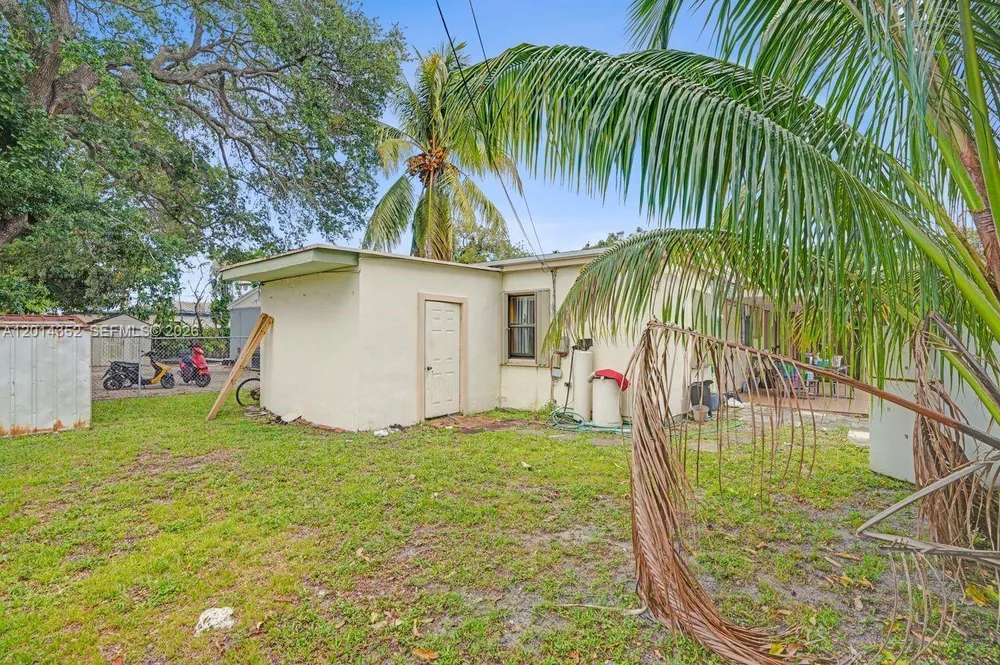 1379 NE 177th St, North Miami Beach, FL 33162