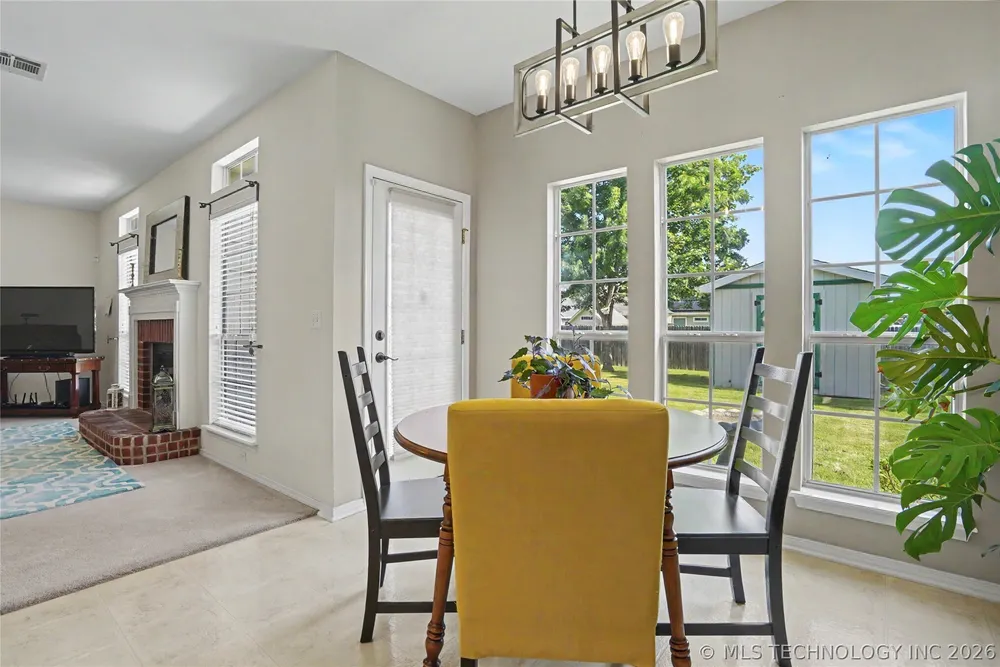 19629 E 39th St S, Broken Arrow, OK 74014