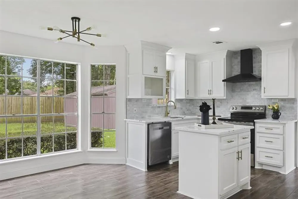 6755 Gladys Ave, Beaumont, TX 77706