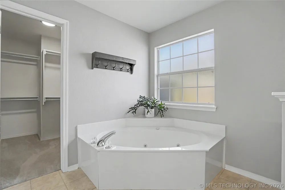19629 E 39th St S, Broken Arrow, OK 74014