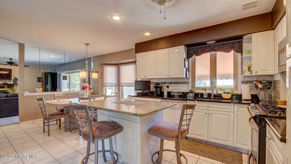 43 Homestead Circle, Marlboro, NJ 07746