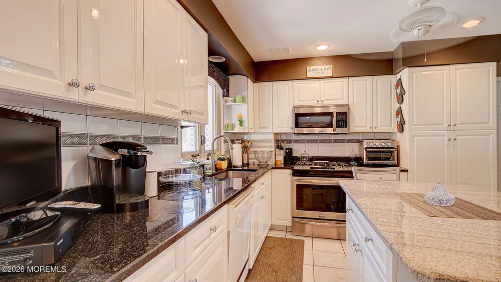 43 Homestead Circle, Marlboro, NJ 07746