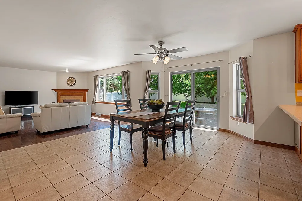 3437 Sandgate Castle Dr, Green Bay, WI 54313