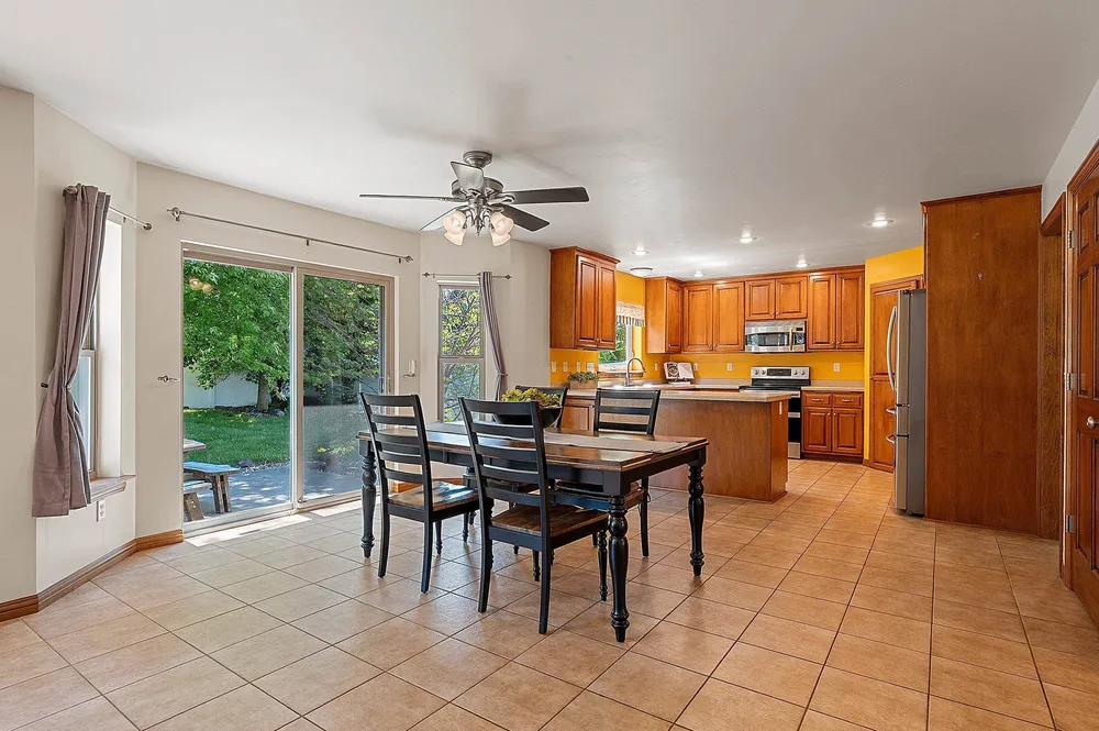 3437 Sandgate Castle Dr, Green Bay, WI 54313