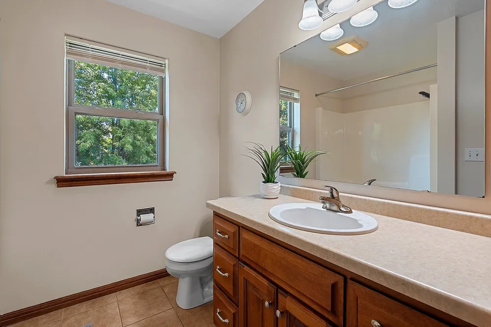 3437 Sandgate Castle Dr, Green Bay, WI 54313