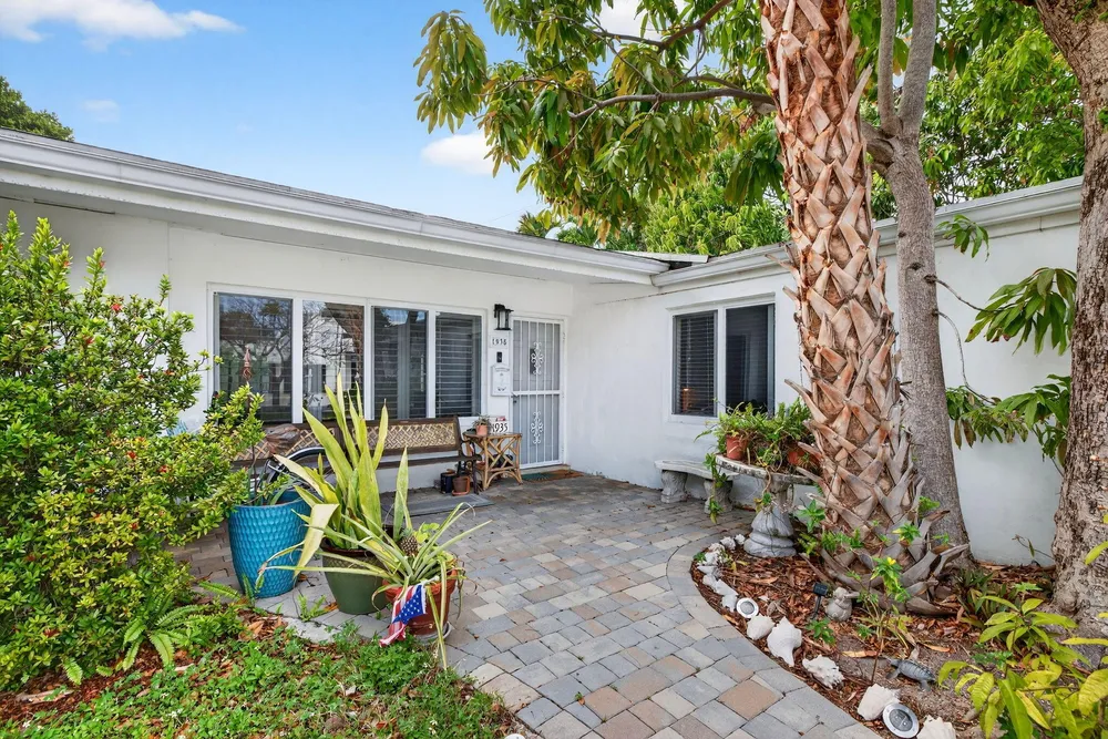 1935 SE 25th Ave, Fort Lauderdale, FL 33316