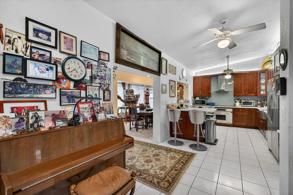 1935 SE 25th Ave, Fort Lauderdale, FL 33316