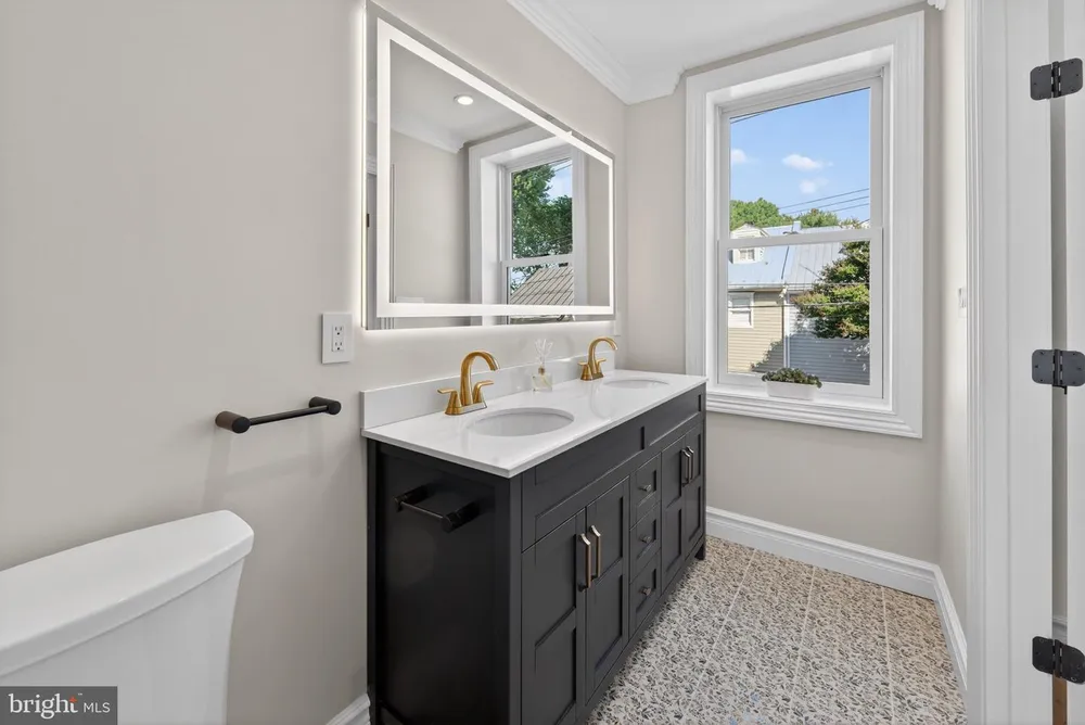 11 1/2 College Ave, Annapolis, MD 21401