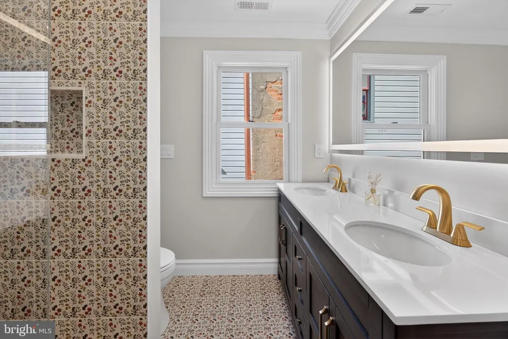 11 1/2 College Ave, Annapolis, MD 21401