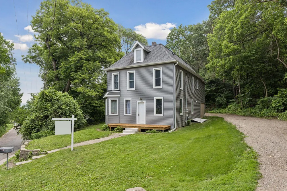 534 Annapolis St, South Saint Paul, MN 55075