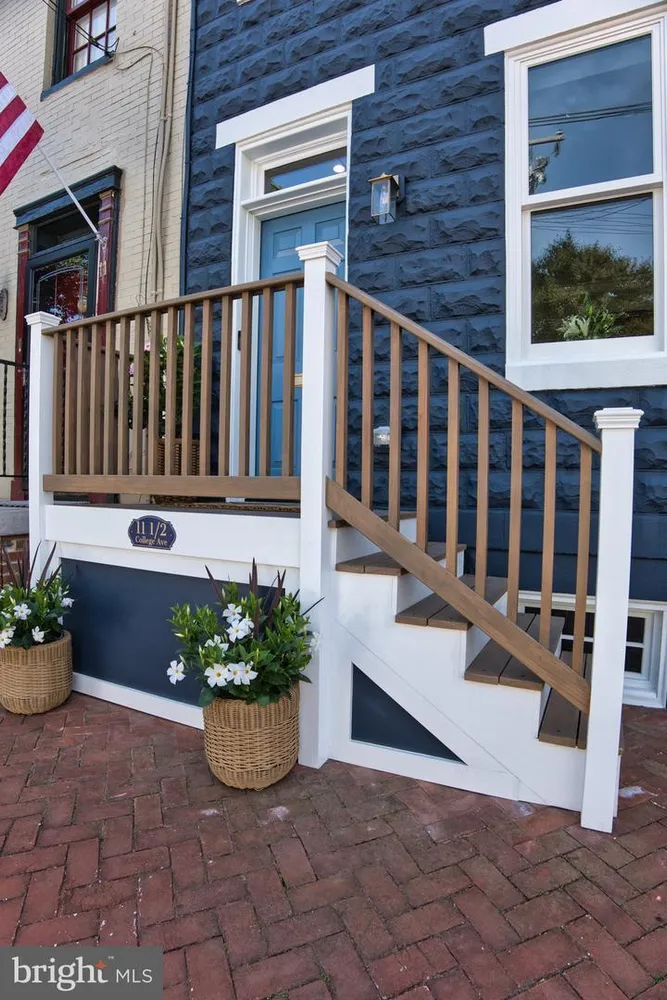 11 1/2 College Ave, Annapolis, MD 21401