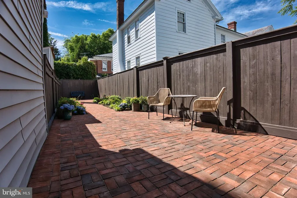 11 1/2 College Ave, Annapolis, MD 21401