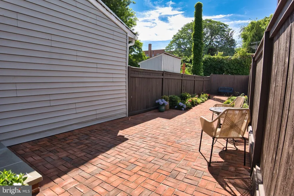 11 1/2 College Ave, Annapolis, MD 21401