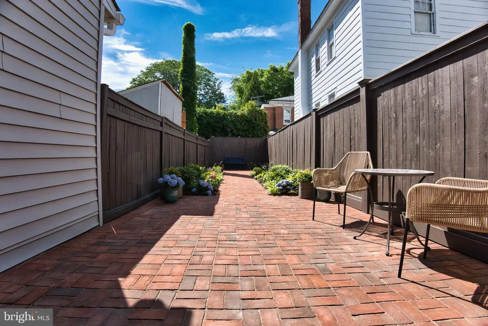 11 1/2 College Ave, Annapolis, MD 21401