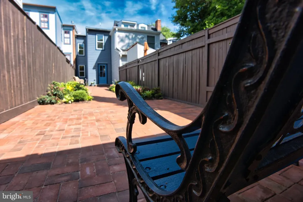 11 1/2 College Ave, Annapolis, MD 21401