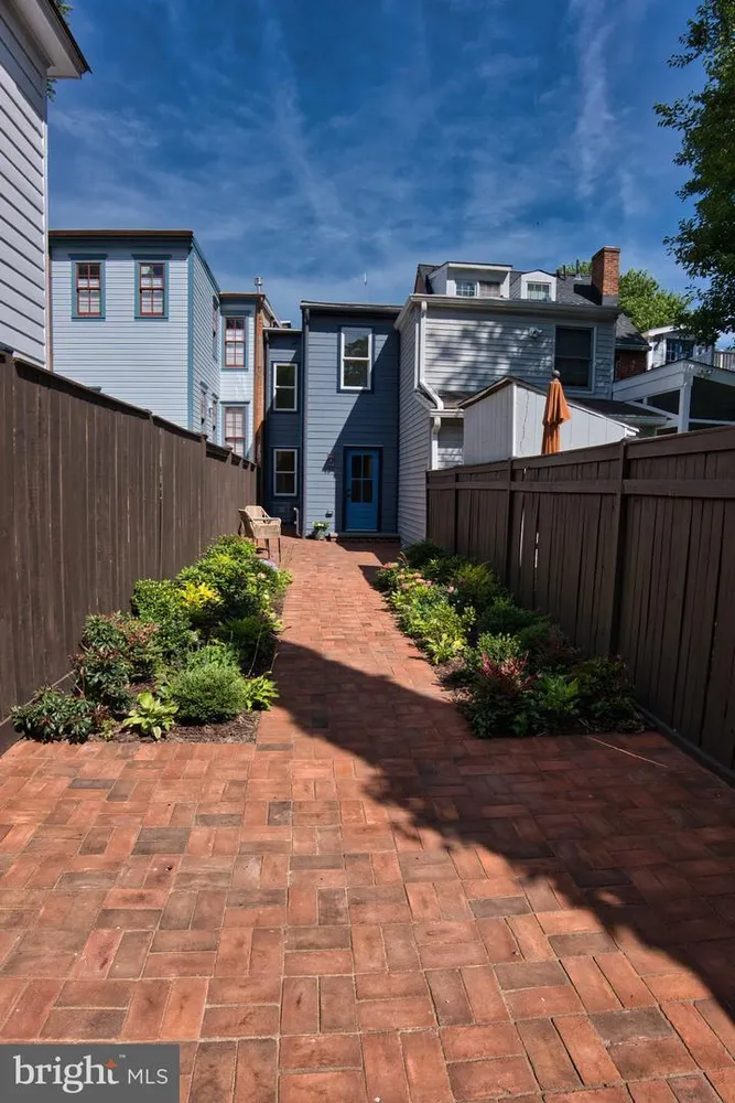 11 1/2 College Ave, Annapolis, MD 21401