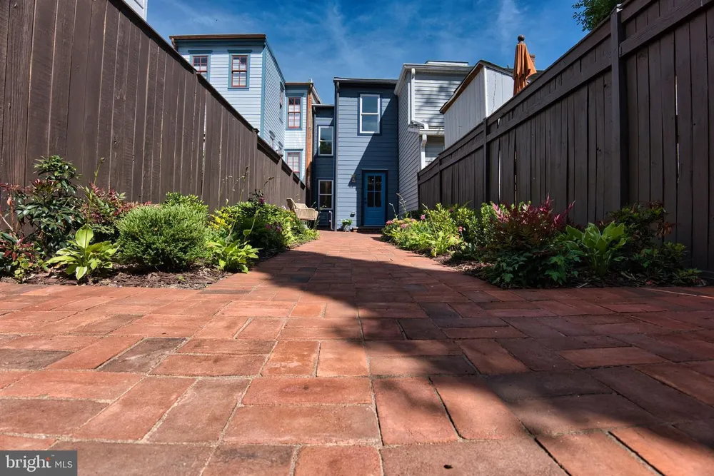 11 1/2 College Ave, Annapolis, MD 21401