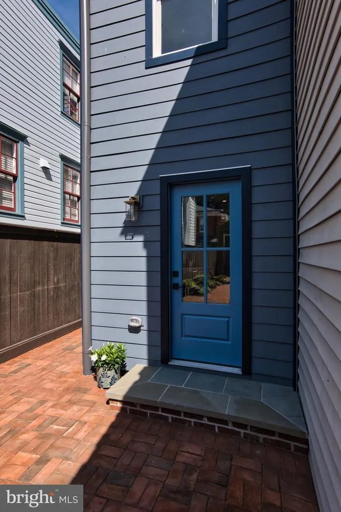 11 1/2 College Ave, Annapolis, MD 21401