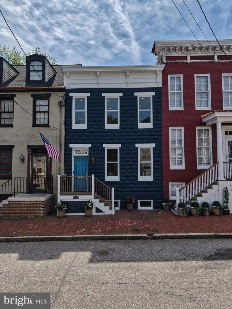 11 1/2 College Ave, Annapolis, MD 21401