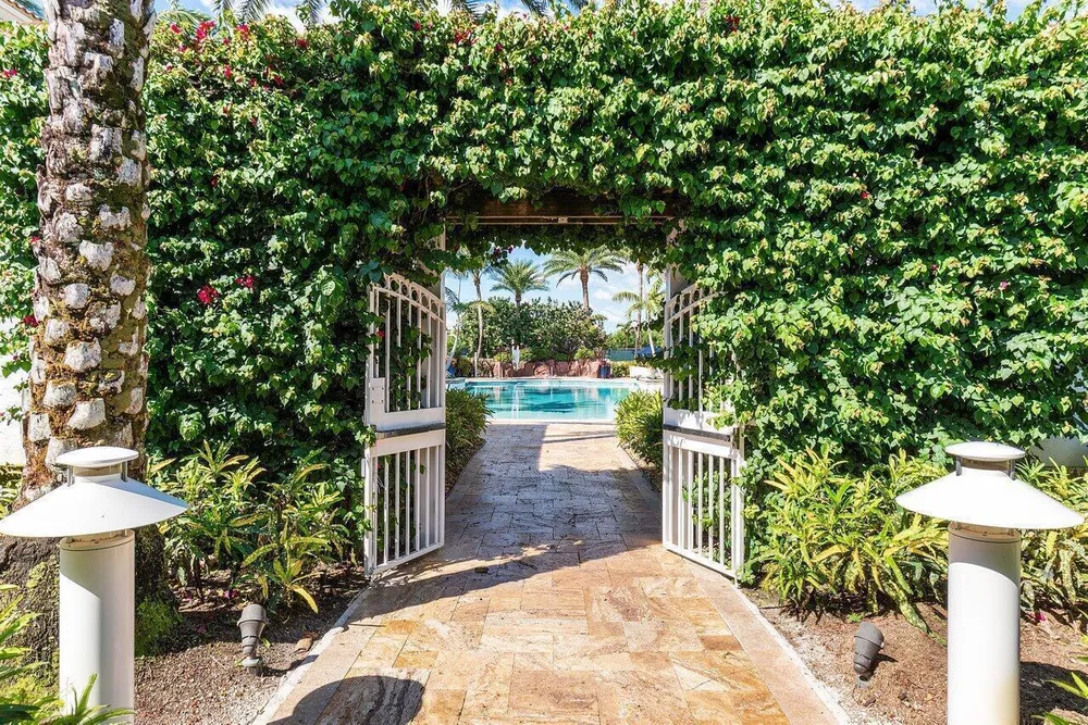 4976 Bocaire Blvd, Boca Raton, FL 33487