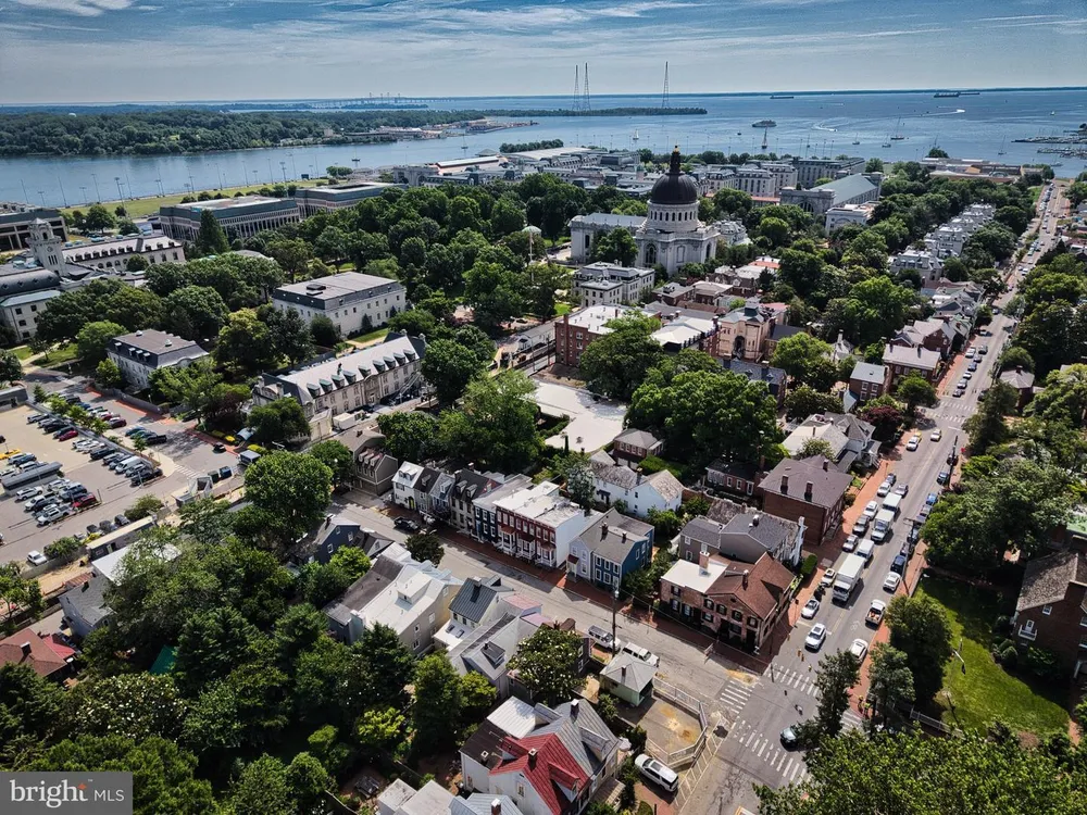 11 1/2 College Ave, Annapolis, MD 21401
