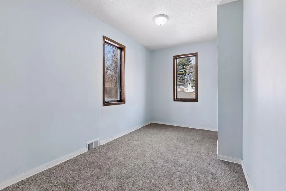 534 Annapolis St, South Saint Paul, MN 55075