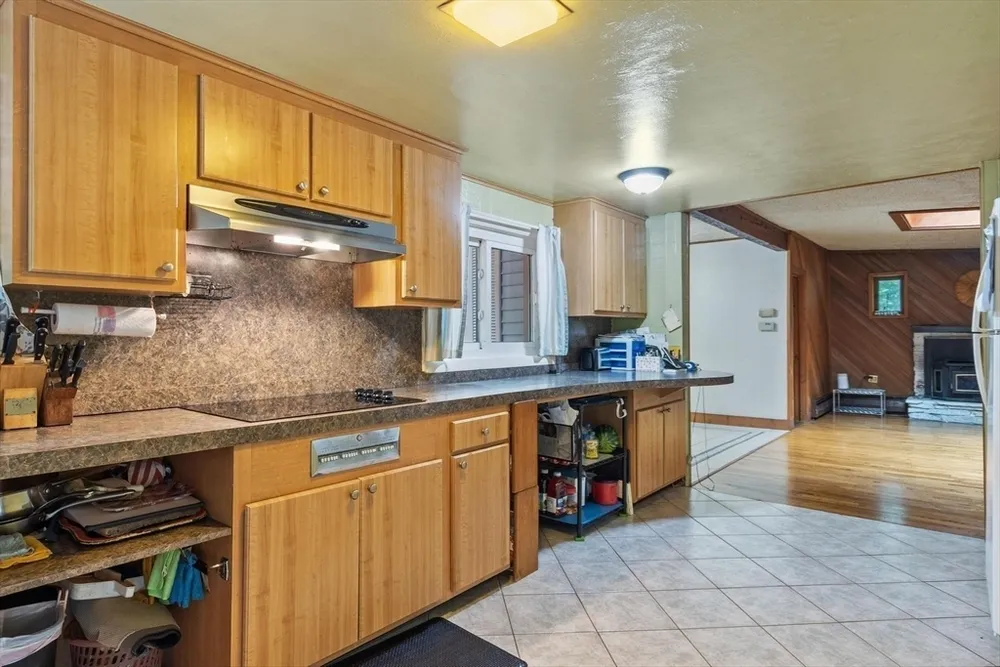 55 Main St, West Newbury, MA 01985