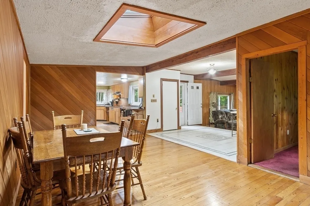 55 Main St, West Newbury, MA 01985