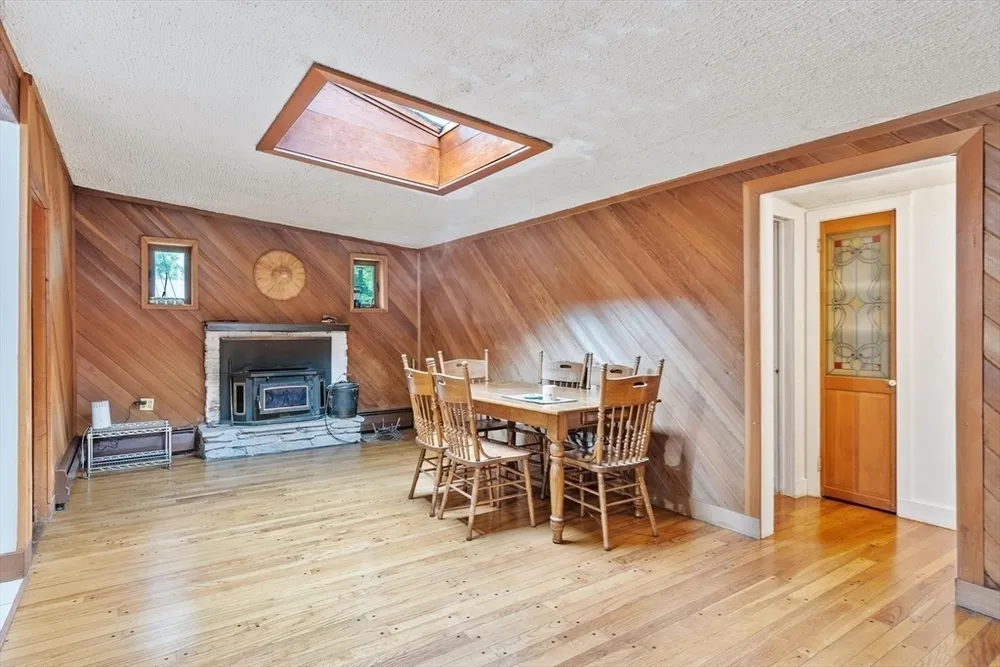 55 Main St, West Newbury, MA 01985